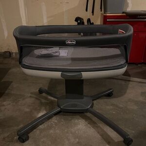 Chicco Close to Me Baby Bassinet